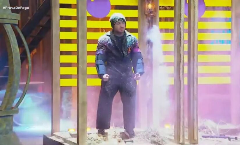 Na dinâmica, os peões precisavam segurar uma corda que mantinha um alçapão fechado