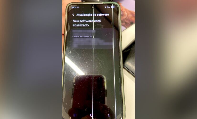 Muitas reclamações no site indicam o mesmo problema de linhas verticais nas telas após a atualização