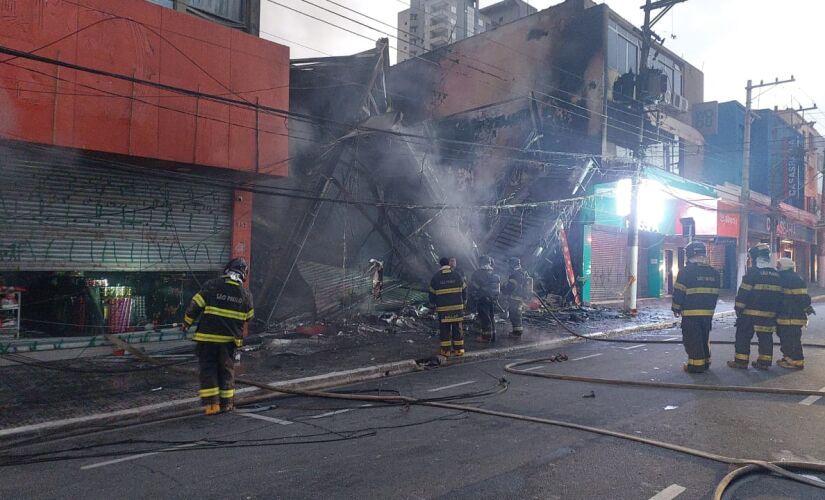 Incêndio atingiu quatro imóveis na rua Marechal Deodoro, em São Bernardo
