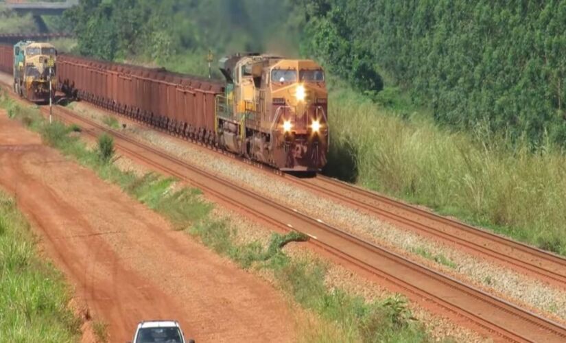 Conheça o trem que liga o Pará ao Maranhão 