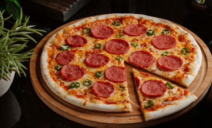 Pizzarias próximas ao Pentágono registraram picos de pedidos antes de crises recentes.