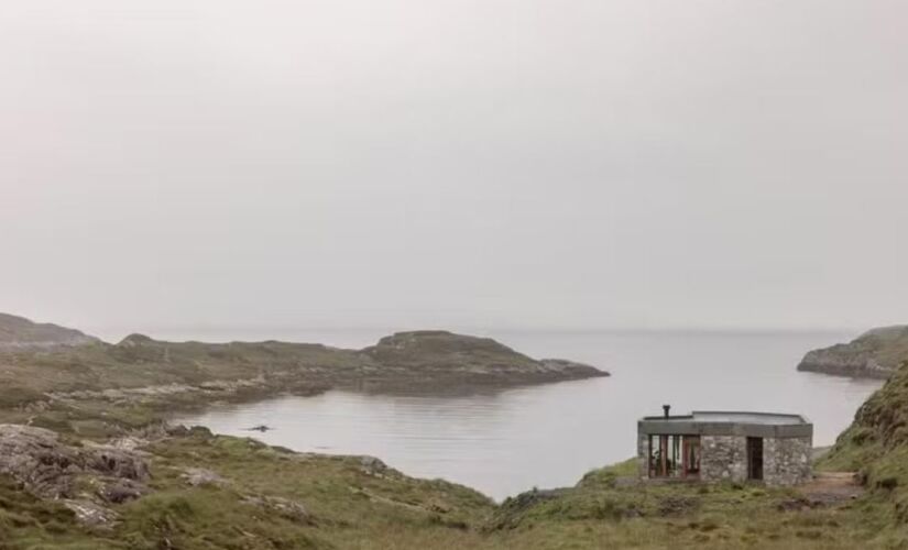 Obras de arte colecionadas pelo casal ao longo dos anos compõe o design interior da casa