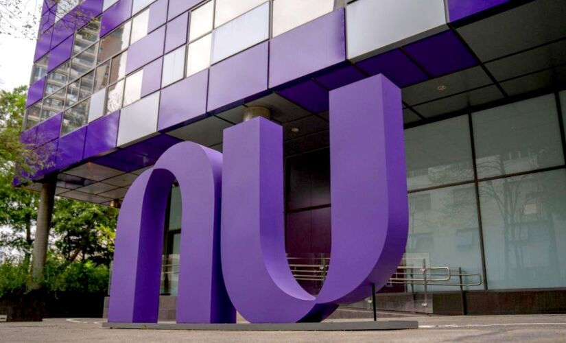 Mudança nas regras do Banco Central coloca o Nubank no caminho para virar banco de fato e manter a marca no Brasil