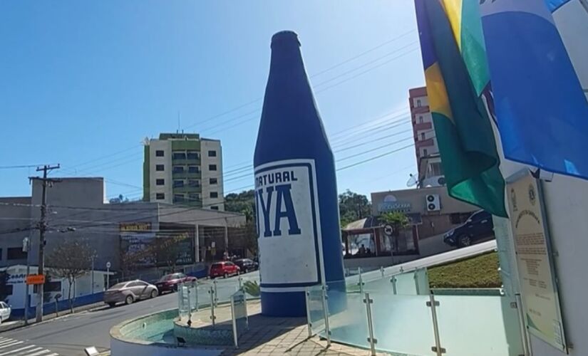 A garrafa gigante virou orgulho local e lembra, sem esforço, por que Lindóia é sinônimo de água mineral. 