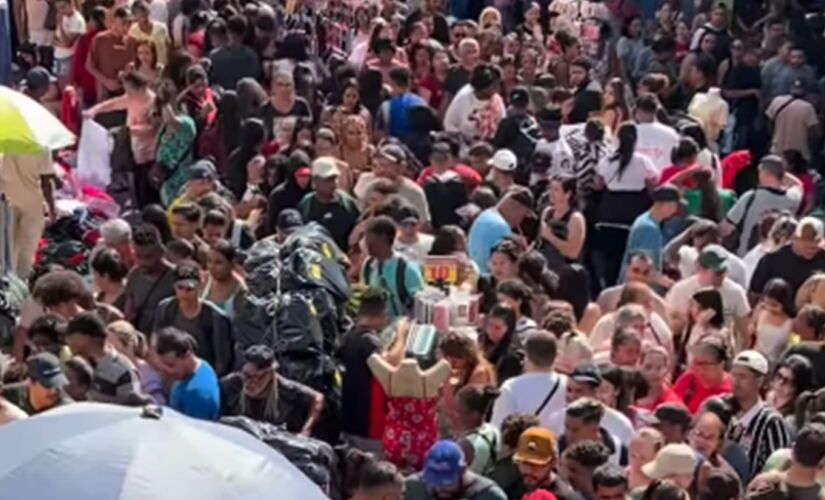 Cenas de rua do Brás tomada por consumidores viralizaram pelas redes sociais