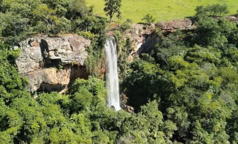 A cerca de 377 quilômetros de Goiânia, Serranópolis é conhecida por suas riquezas naturais e culturais