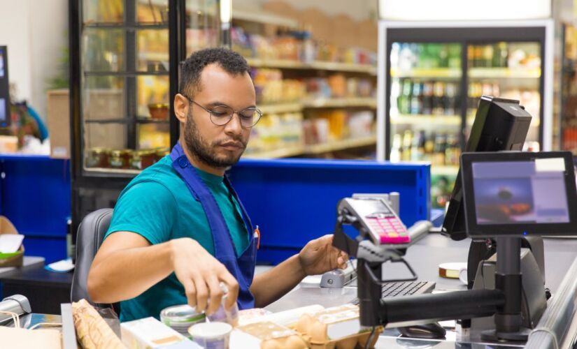 Relatos expõem falta de educação, agressões e assédio sexual de clientes