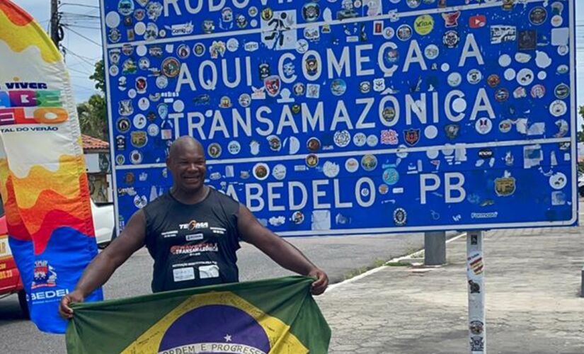Carlos Dias ao chegar em Cabedelo, no litoral paraibano