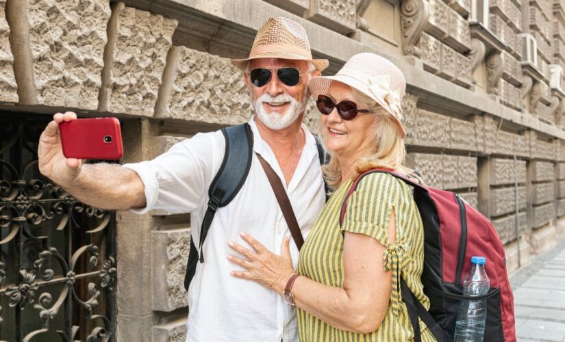 Idosos viajam mais, movimentam o turismo e chamam atenção de agências e programas focados nesse público
