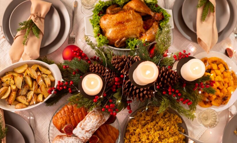 O peru tradicional pode ser um item caro na ceia de Natal. Ele pode ser substituído por opções mais econômicas, como frango assado, lombo suíno ou cortes desossados