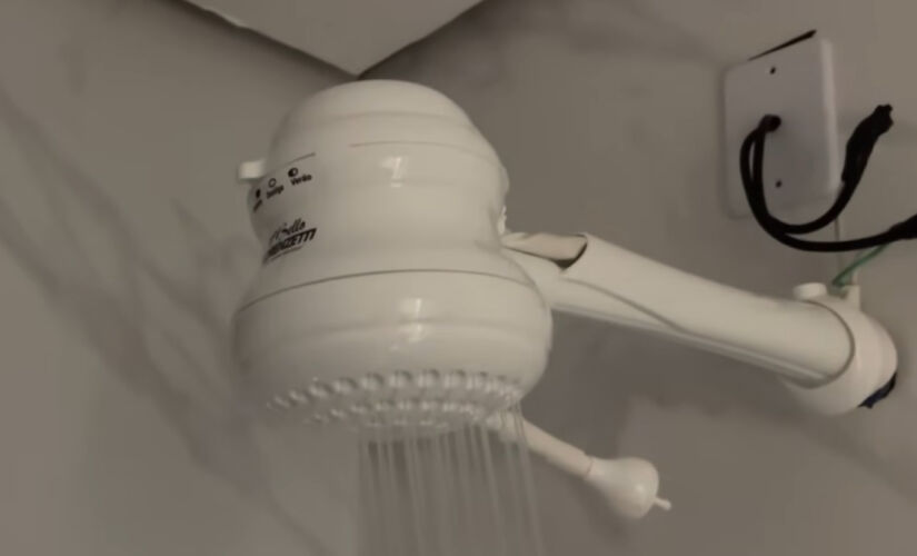 Este hábito comum acaba gerando dor de cabeça com a necessidade de troca do chuveiro