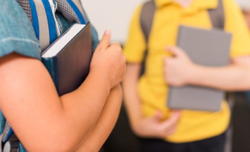 Decisão envolve não apenas aspectos acadêmicos, mas também emocionais, sociais e até de adaptação a uma nova rotina