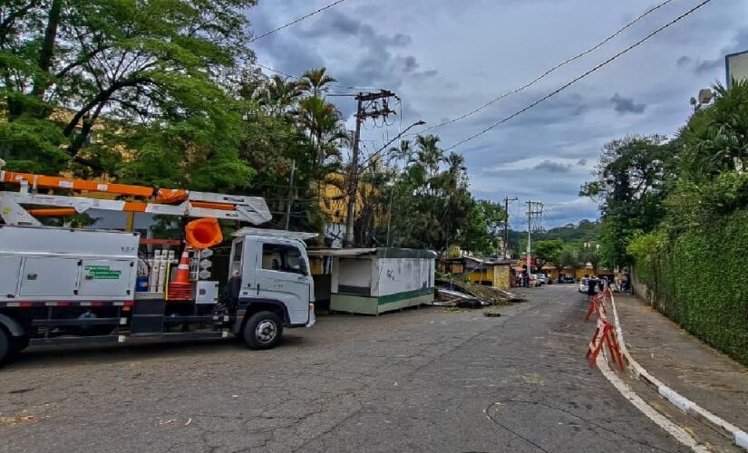 Equipe da Prefeitura de Taboão da Serra vem trabalhando para manter a ordem e a zeladoria do município após os fortes ventos que atingiram a cidade