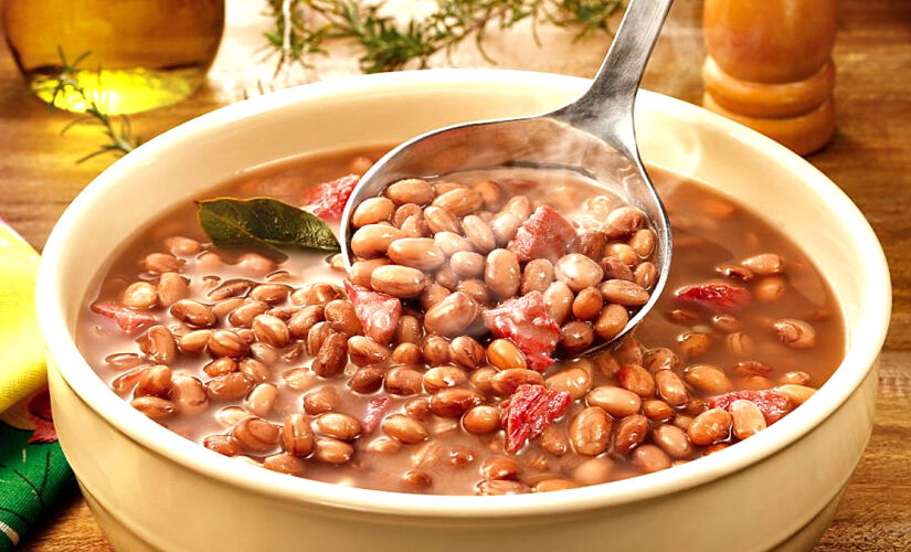 Separar o feijão cozido do caldo também é uma técnica útil na conservação do alimento