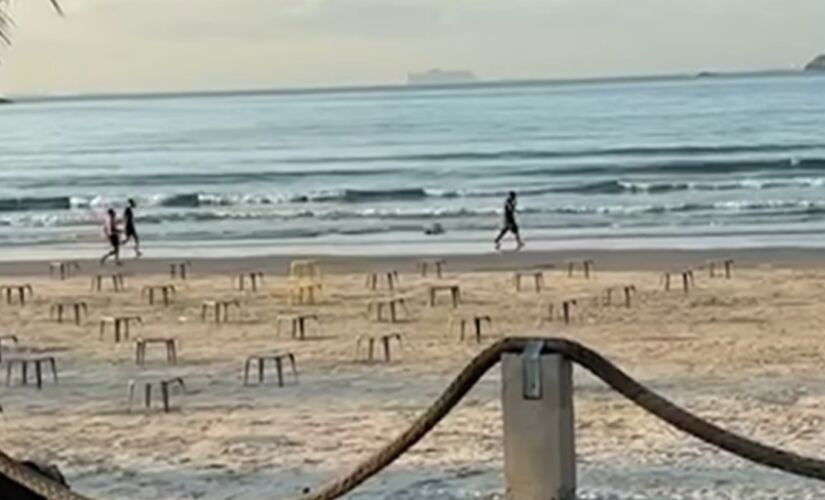 Momento em que militar inicia disparos contra homem que o assaltou em Guarujá