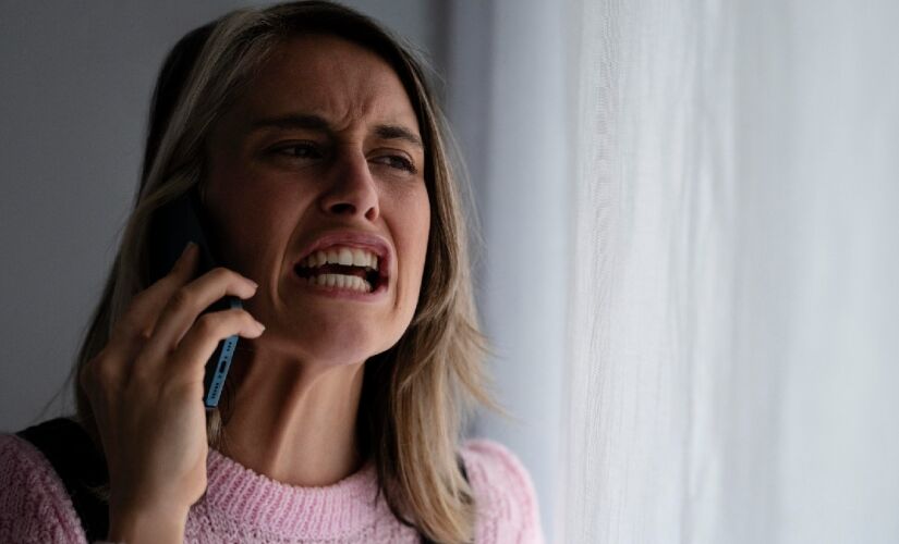 Quando ativados, estes próprios sistemas filtram a ligação e impede que ela chegue à tela