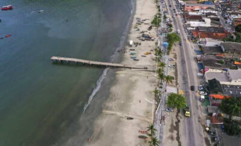 O Guarujá, que atrai mais de 1,5 milhão de turistas na alta temporada, vê o potencial turístico da Perequê comprometido.