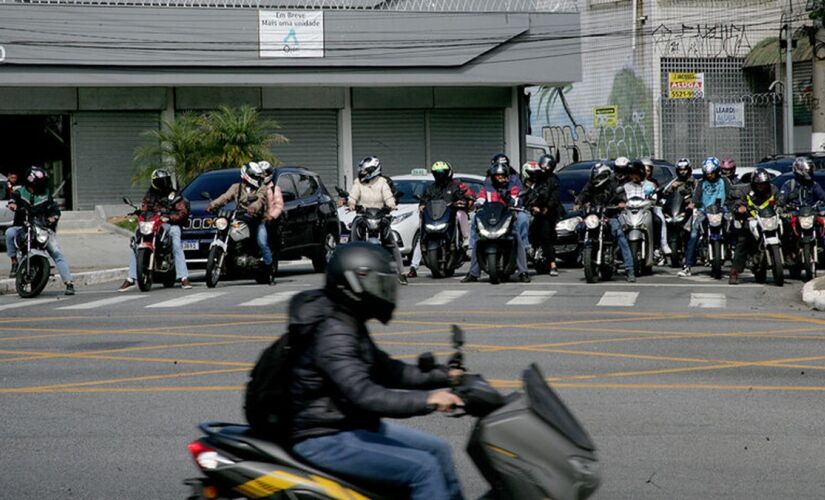 Câmara de SP votará nesta e na próxima semana projeto para regulamentação dos mototáxis