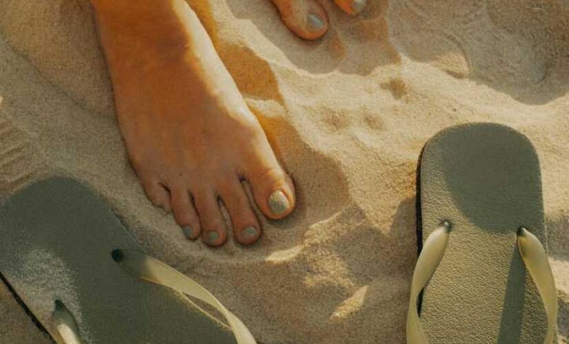 Calçado que chegou para competir com os chinelos e transformar o visual de verão