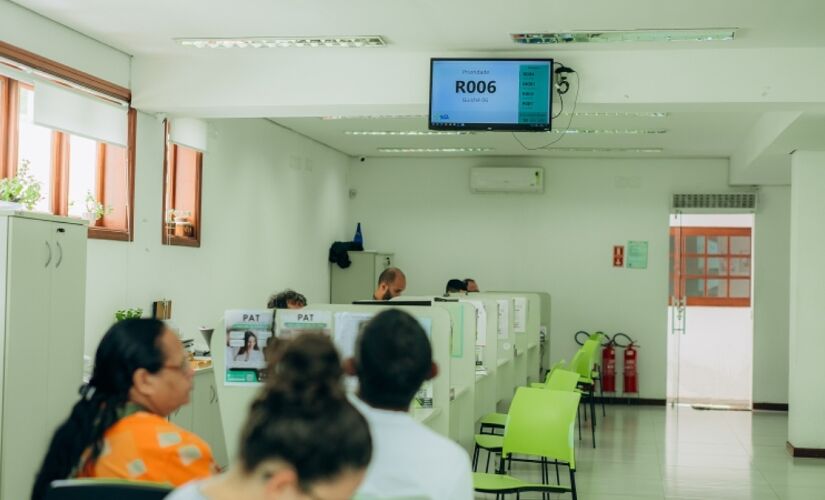 Crescimento do turismo amplia ofertas em múltiplas áreas; contratações seguem exigências dos empregadores