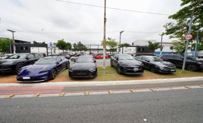 Carros de luxo estão entre os bens apreendidos na Operação Falso Mercúrio