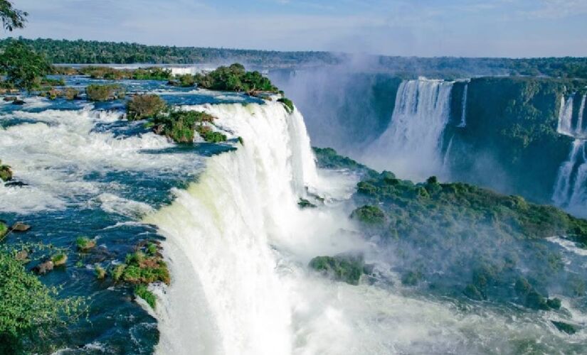 Cercada por uma das maiores maravilhas naturais do mundo, Foz é uma alternativa diferente para o Ano Novo