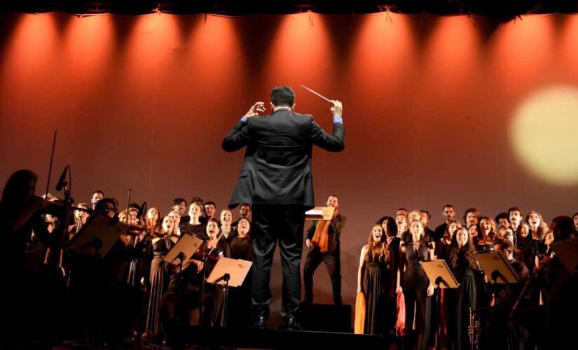 Apresentação gratuita do Coral Vozearte ocorre neste domingo (14/12), às 11h