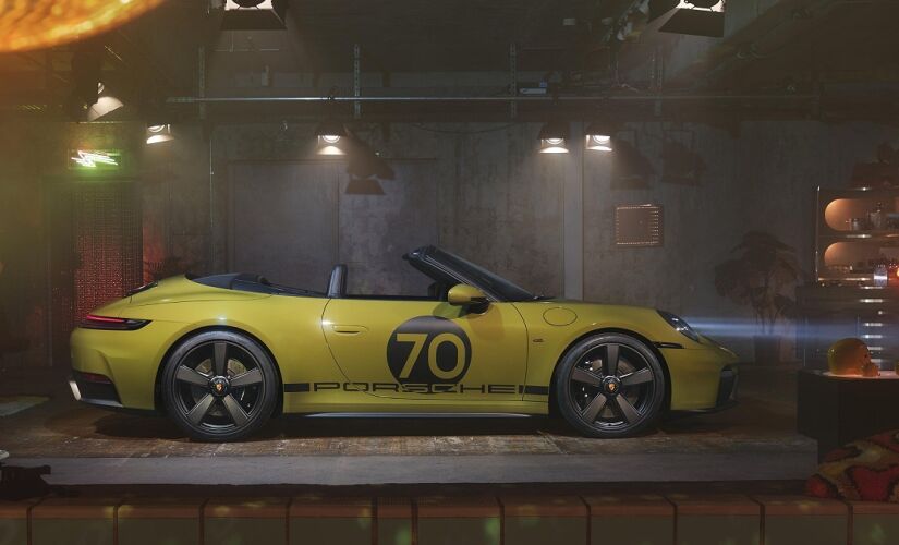 Com motor híbrido e design inspirado nos anos 70, o modelo chega para marcar uma nova era para a marca no Brasil