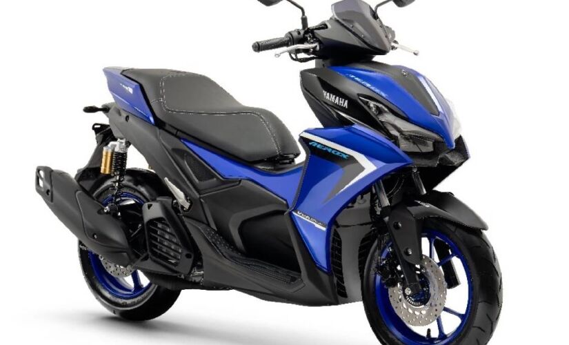 Modelo traz acabamento de aspecto premium, com assento com costuras aparentes, estampa em baixo-relevo e detalhes inspirados em motos de alta performance