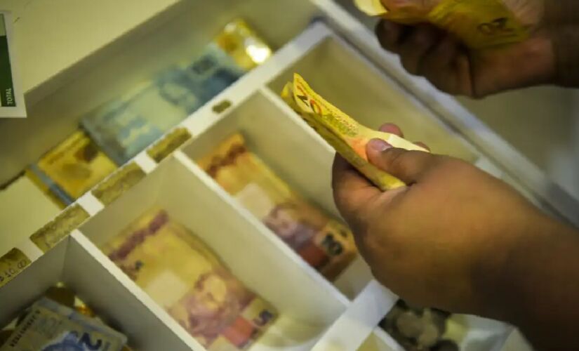 Pagamento extra irá movimentar o fim de ano, principalmente do comércio