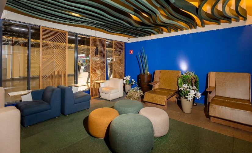 Com investimento de R$ 4 milhões, a Sala VIP da Quero Passagem possui 150 m²