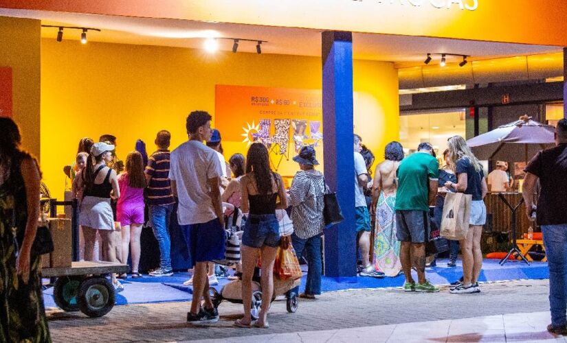 Outlet reúne marcas de moda esportiva, roupas e calçados