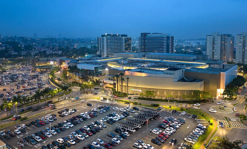 Obra ocupa uma área grande do estacionamento do ParkShopping São Caetano