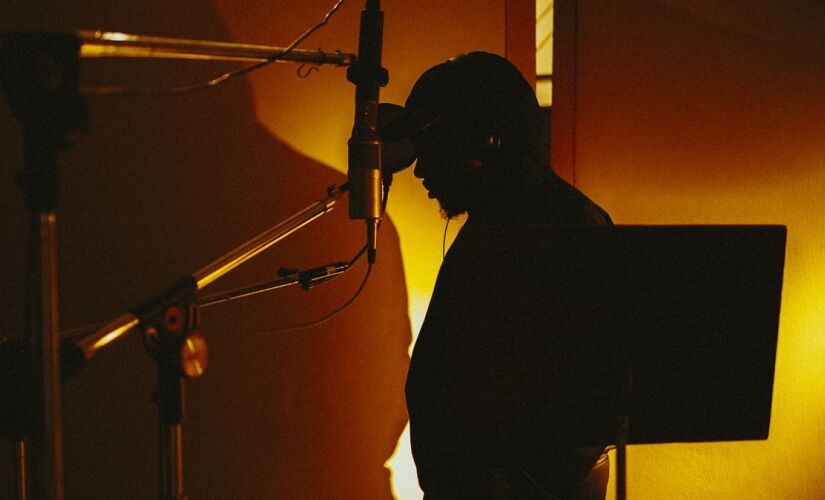 O rapper BK' acaba de lan&ccedil;ar&nbsp;'Produto do Ambiente Mixtape'