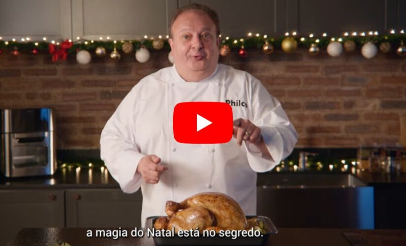 Manteiga temperada, ervas frescas e toques cítricos deixam o peru assado úmido por dentro, dourado por fora e pronto para ser o prato principal da ceia