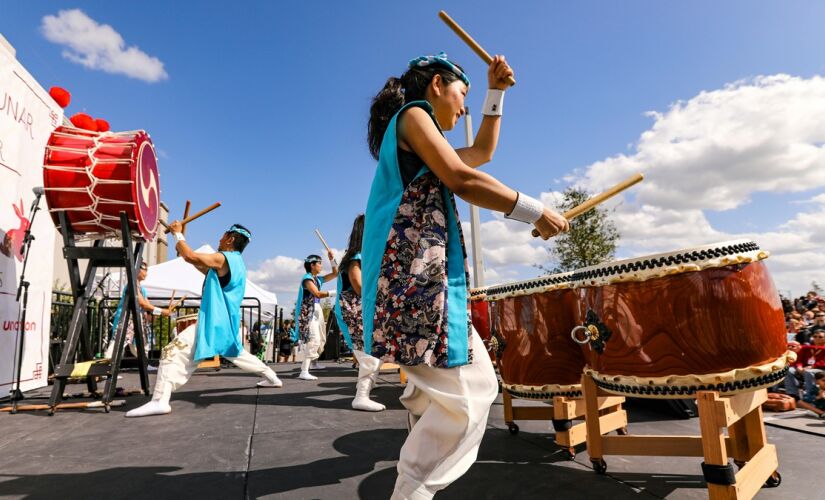 Taiko é um instrumento que simboliza celebração, conexão comunitária e espiritualidade
