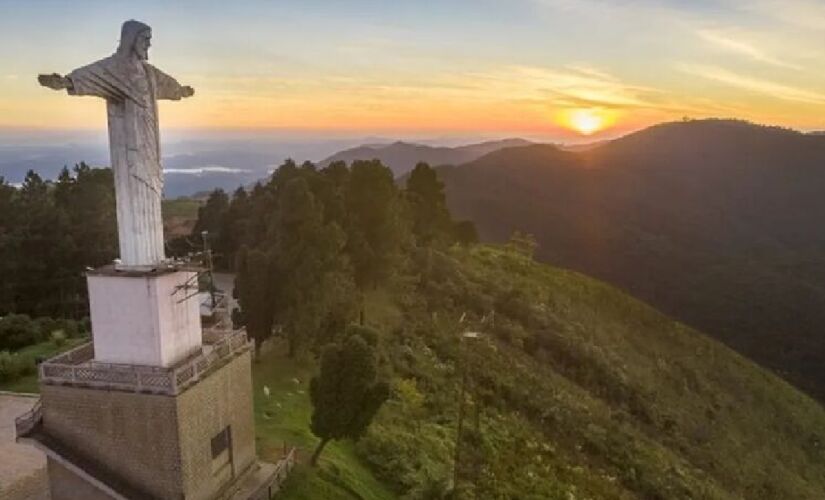 Município oferece uma combinação de atrações que incluem teleférico, trilhas pela Mata Atlântica e relaxantes banhos em águas termais