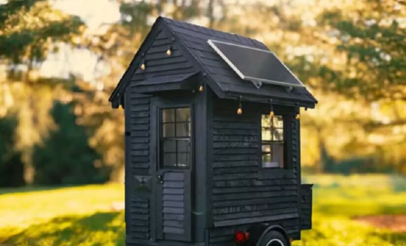 Residência móvel completa possui chuveiro externo