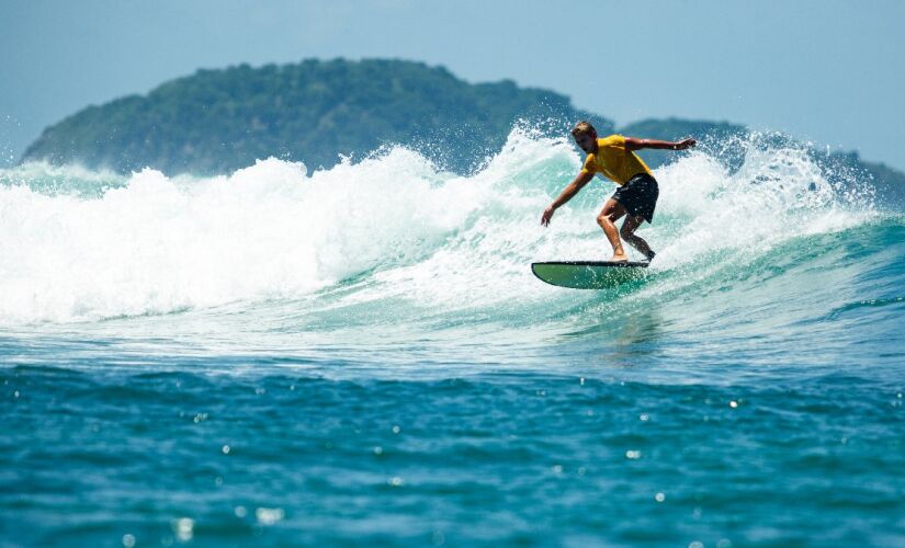 O Litoral Norte guarda uma faixa de areia pouco conhecida que lembra destinos havaianos