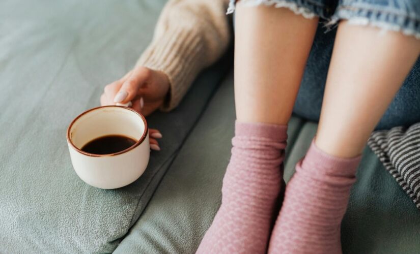 Café pode ajudar no humor e no estresse, mas excesso muda o cenário. Entenda o que a ciência descobriu