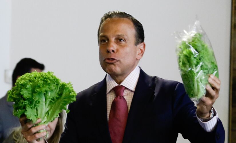 SÃO PAULO, SP - 29.01.2019: DORIA ASSINA ISENÇÃO DE ICMS - O Governador João Doria e o secretário de Estado da fazenda, Henrique Meirelles assinam nesta terça-feira (29/1), na sede do Palácio do Governo, no bairro do Morimbi, zona sul da cidade, o decreto