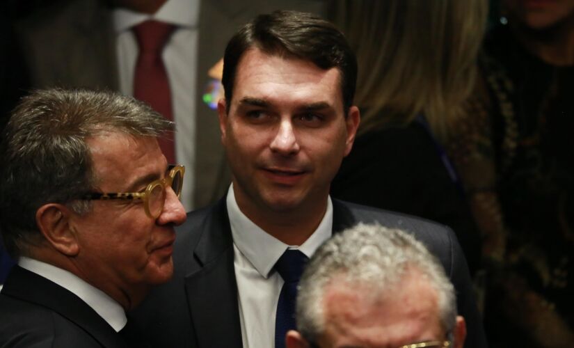 Loja de senador Flávio Bolsonaro (sem partido) foi alvo de buscas