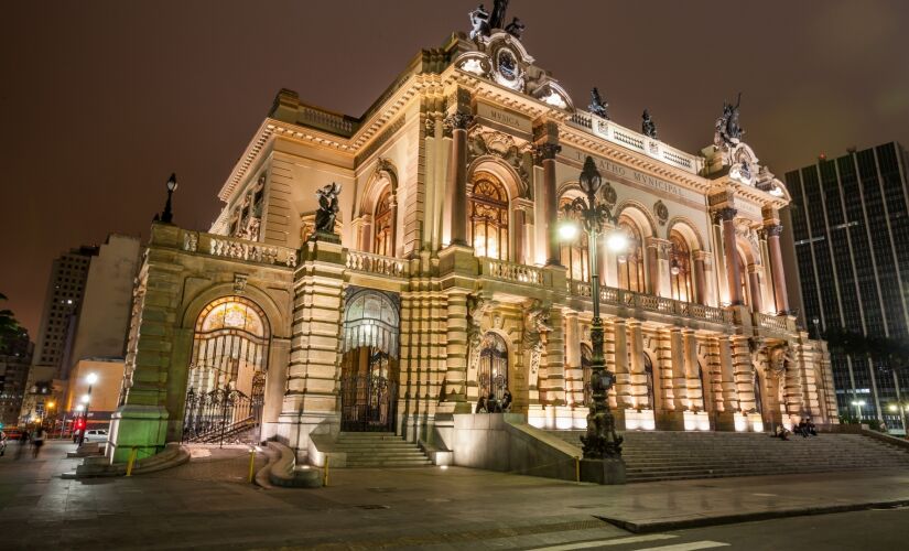 A temporada lírica 2019 do Theatro Municipal de São Paulo estreia com uma das mais famosas óperas cômicas: "O Barbeiro de Sevilha" (Il barbiere di Siviglia), de Gioachino Rossini
