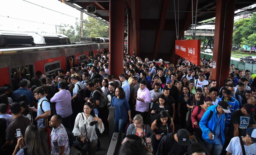 Na estação Grajaú da CPTM, os usuários tiveram que ter paciência na manhã desta segunda-feira