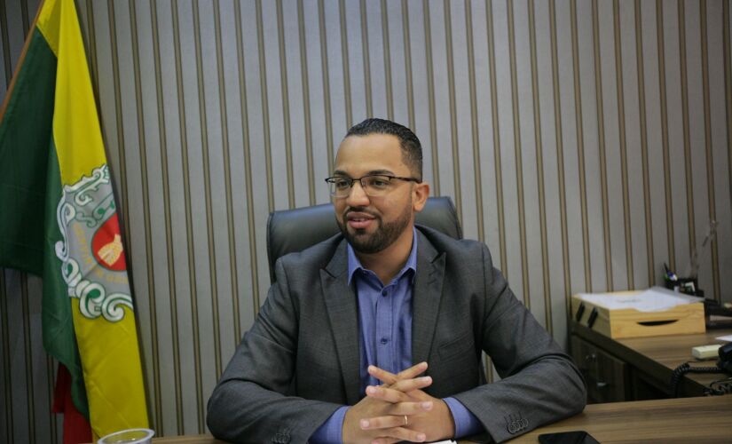 Hugo Prado durante entrevista à Gazeta na manhã desta terça-feira, na Câmara de Embu das Artes