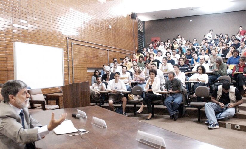 Do total de bolsas, 116.813 são integrais e 127.075, parciais, de 50% do valor das mensalidades; o prazo para participar da lista de espera é de 7 a 8 de março