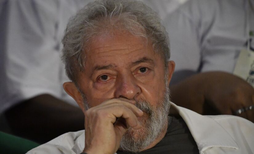 Petista ainda é acusado por corrupção e lavagem de dinheiro por supostas propinas da Odebrecht; Lula está preso desde abril