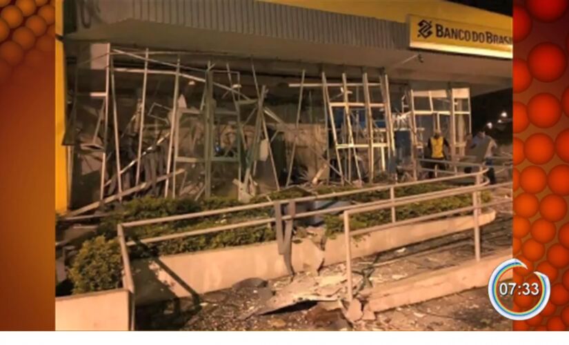 Grupo com ao menos dez integrantes invadiu a cidade de São Bento do Sapucaí em dois ou três carros, por volta das 3h30