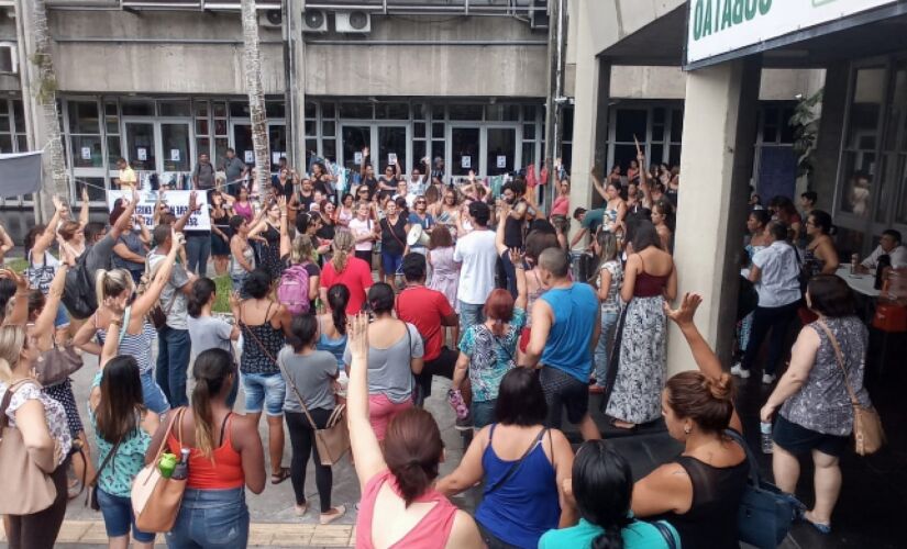Em assembleia realizada no Paço Municipal, a categoria decidiu que, na próxima terça-feira, fará outra greve por um dia