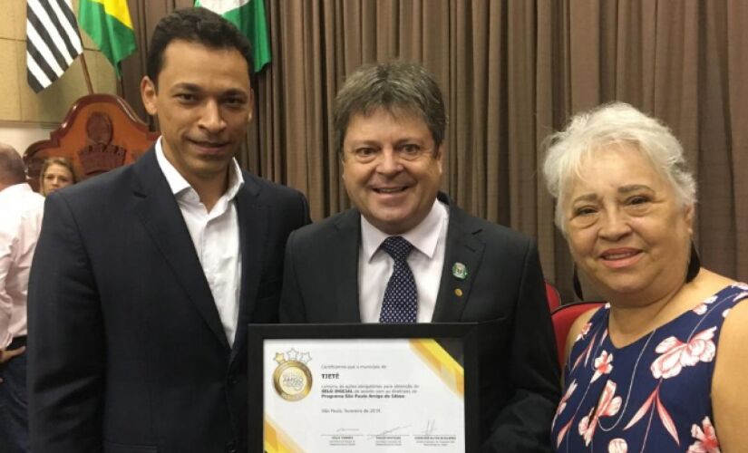 Prefeito de Tietê, Vlamir Sandei, recebeu o selo inicial do Programa São Paulo Amigo do Idoso, na segunda-feira na Câmara de Piracicaba